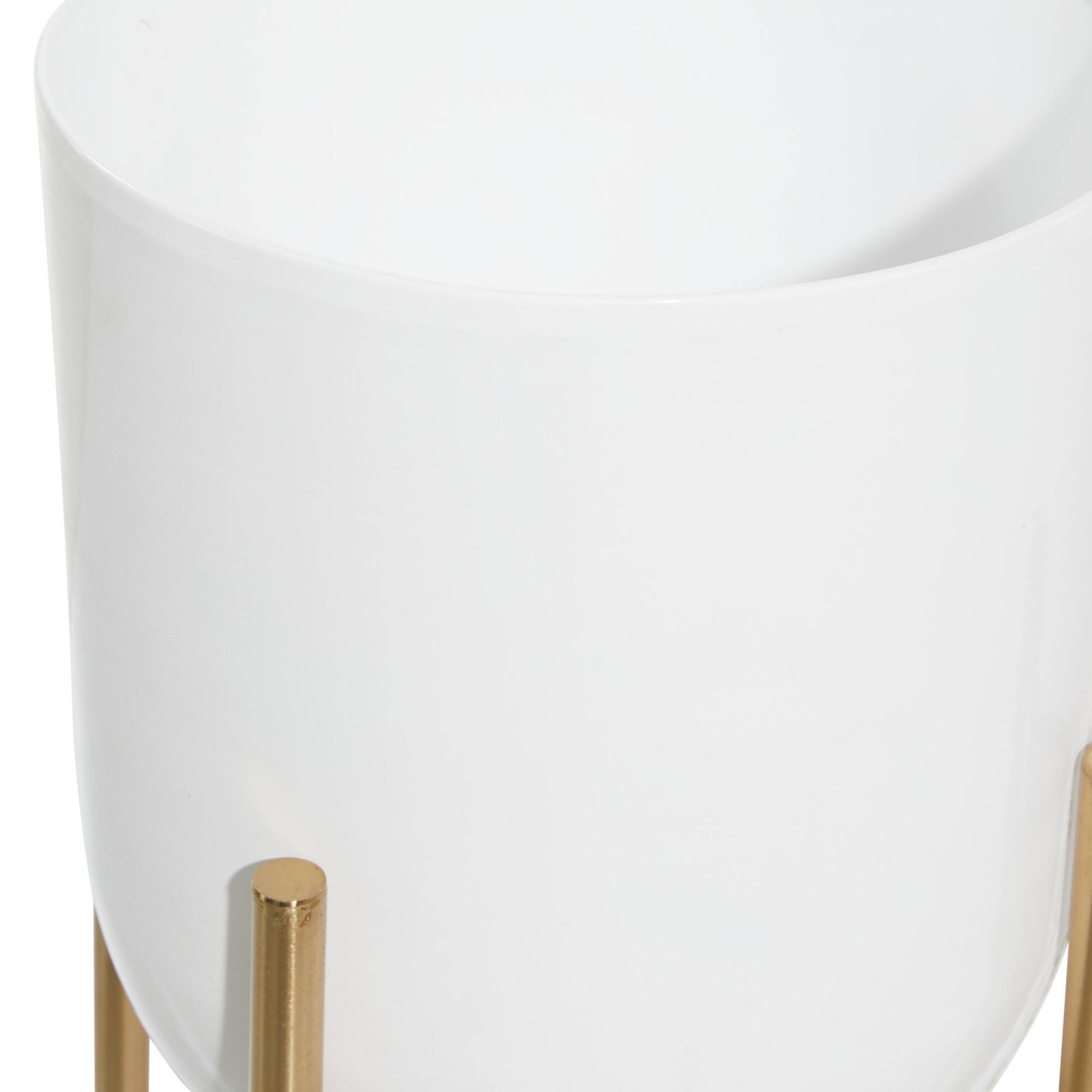 CosmoLiving by Cosmopolitan Set of 2 White Metal Contemporary Planter, 20", 22"